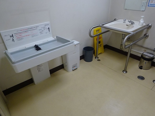 おむつ替えベッドの写真