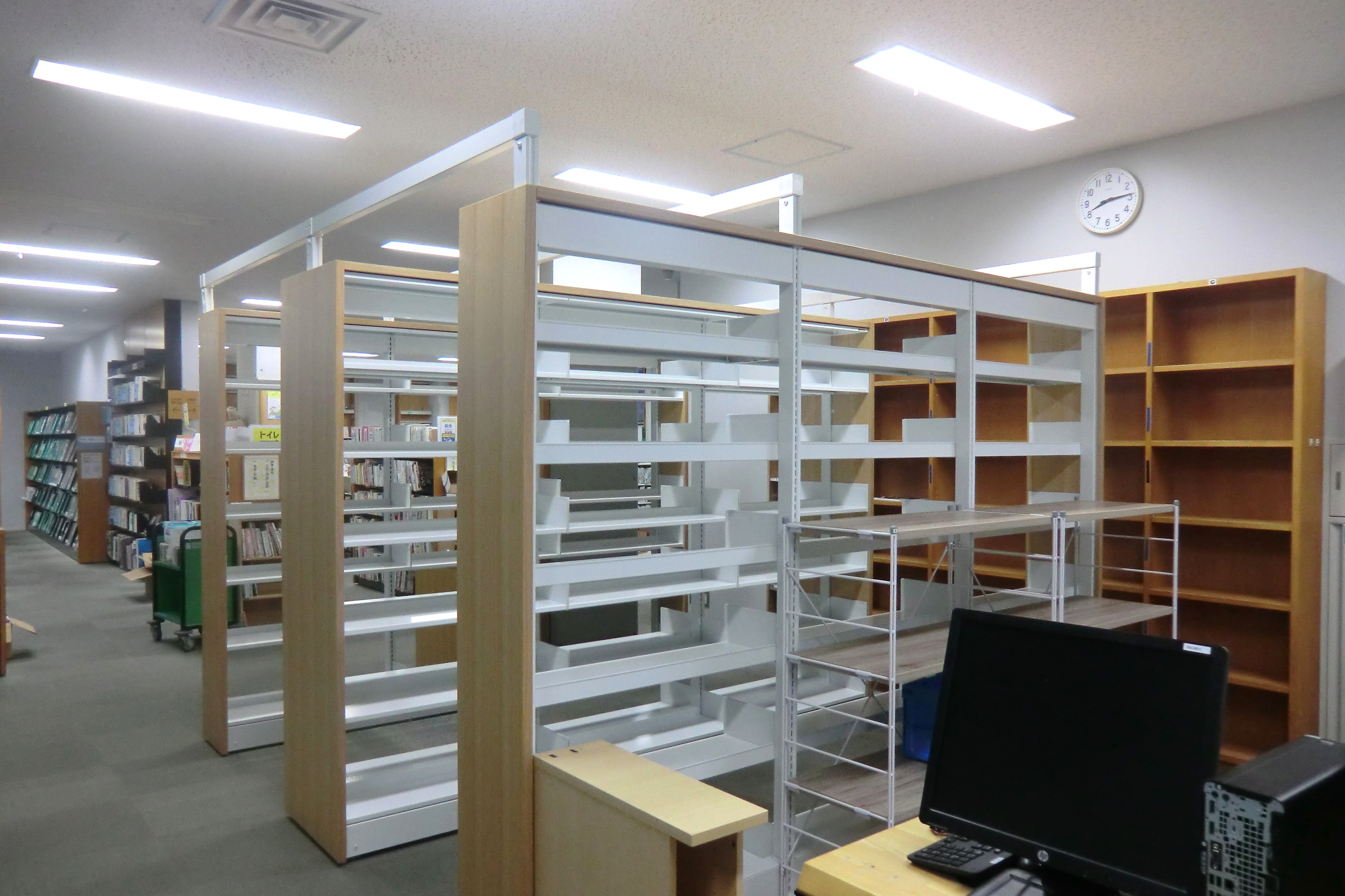 セルフ予約棚の写真